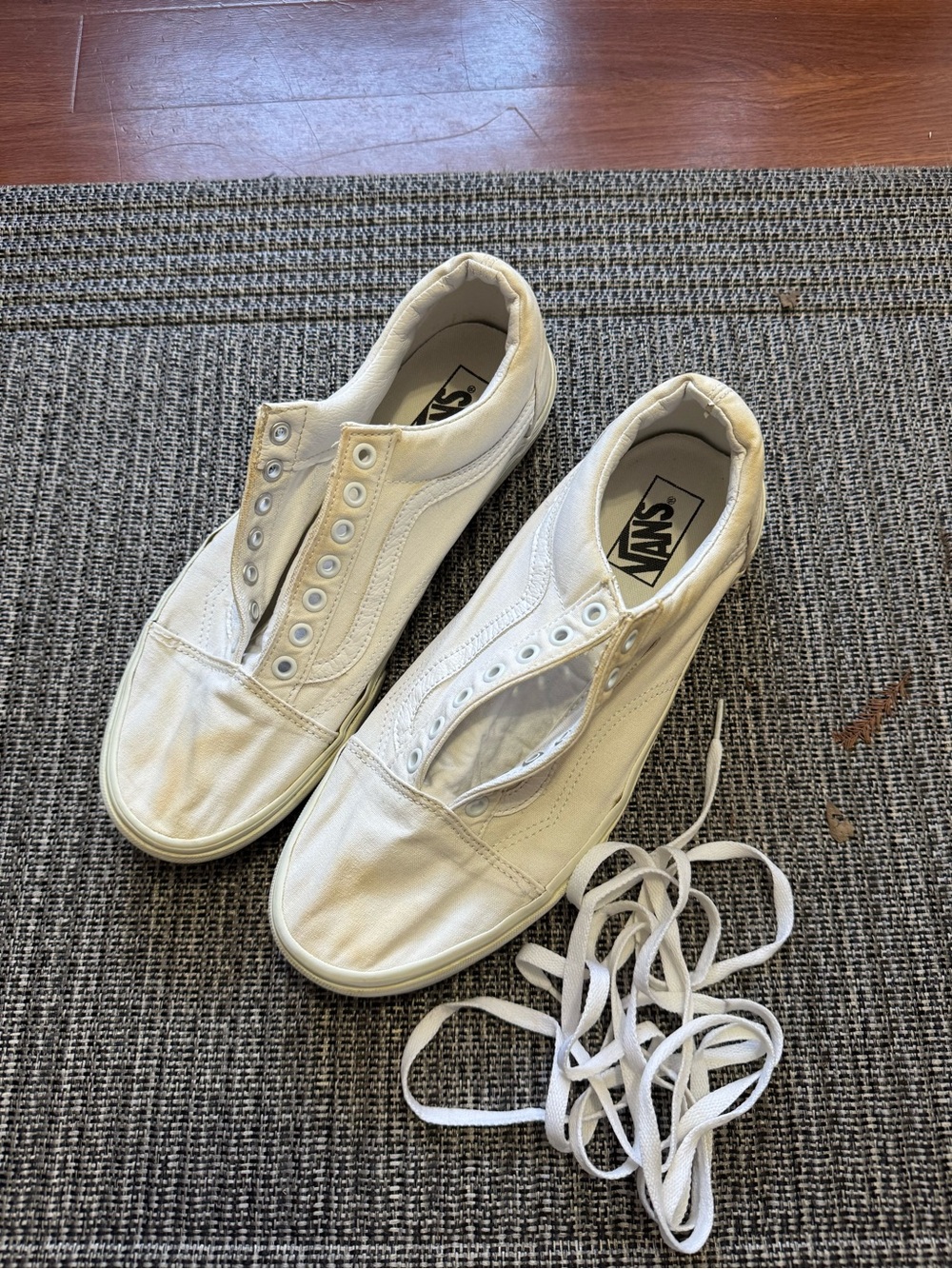 Used Trashed Vans 508731 Men's White Lace Up Low Top Sneaker Shoes Size 11